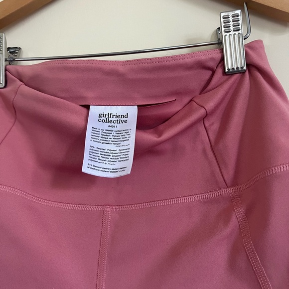 Girlfriend Collective bike shorts - pink - Picture 3 of 3